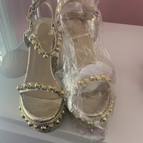 Red bottom gold wedge sandals size 39 (fits like 8.5) - Picture 2 of 3